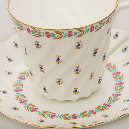 Imperial / Lomonosov Porcelain Coffee Cup w/ Saucer 'Blueberries'